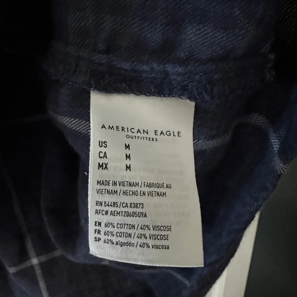 American Eagle Outfitters Cropped Navy Plaid Shirt Size M - Picture 7 of 7